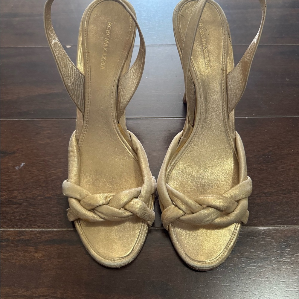 BCBG MAX AZRIA Gold  Metallic Leather Open Toe Sling back Heels Size 7 1/2